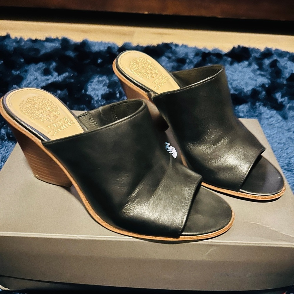 Vince Camuto Dormina Black leather mules, open toe slipon wedge sandals, sz 7.5